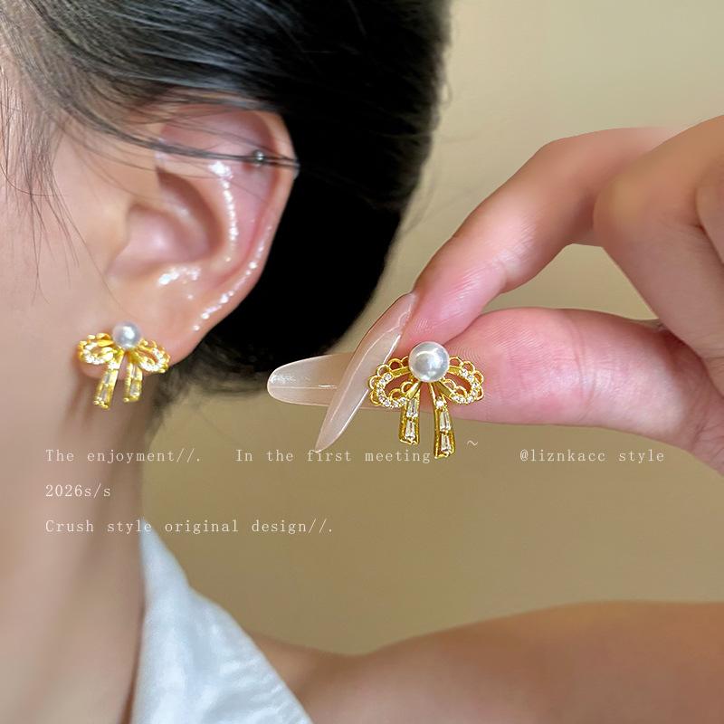 Sterling Silver Needle Earrings French Retro Lace Bow Pearl Stud Earrings Light Luxury Niche High-end Stud Earrings Women