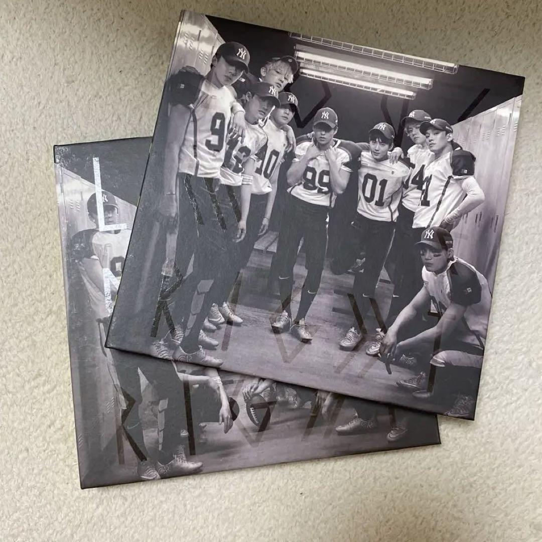 

[USED] EXO love me right album 2 piece set