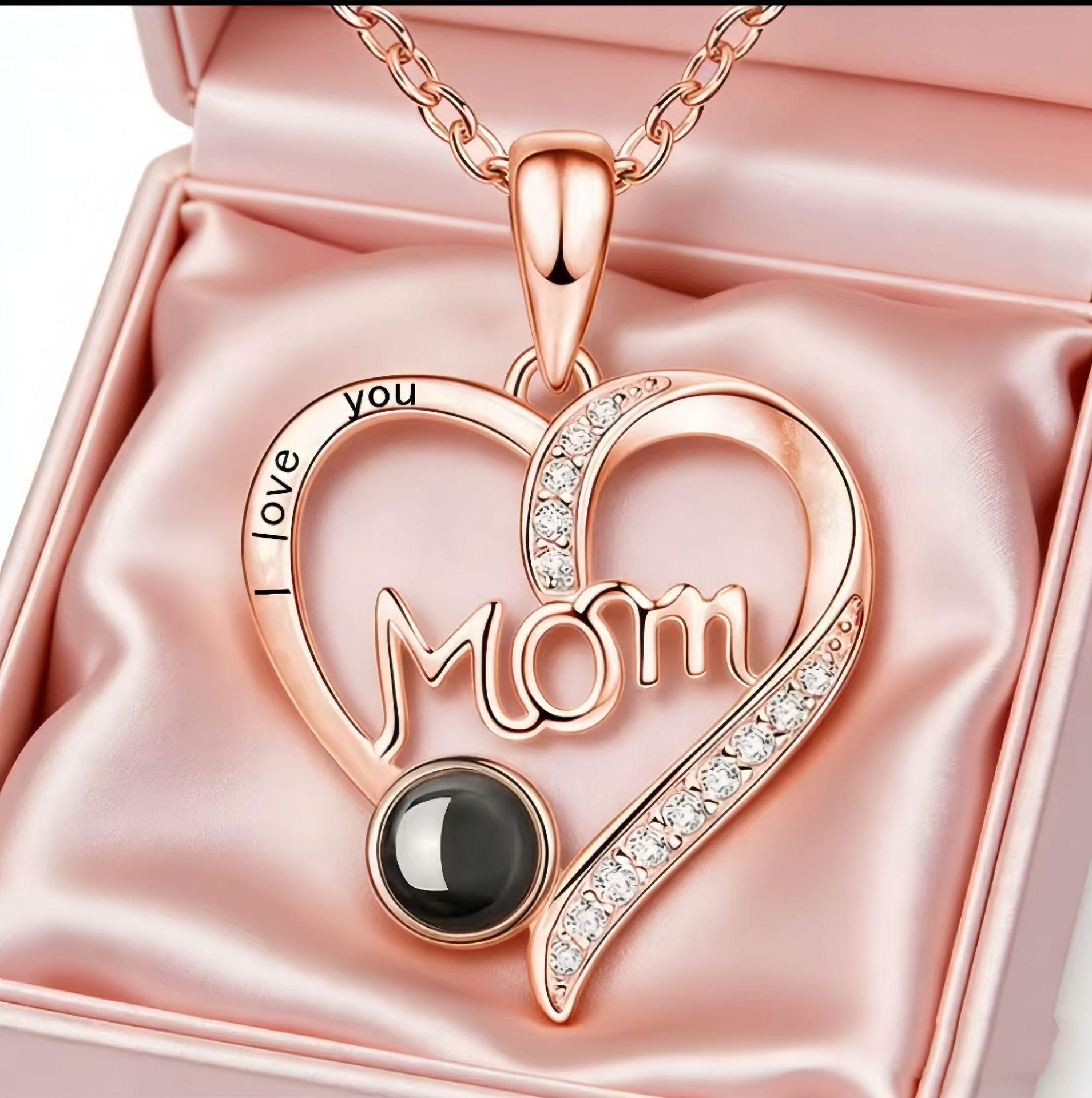 Custom Heart Projection Necklace with Light Luxury Design