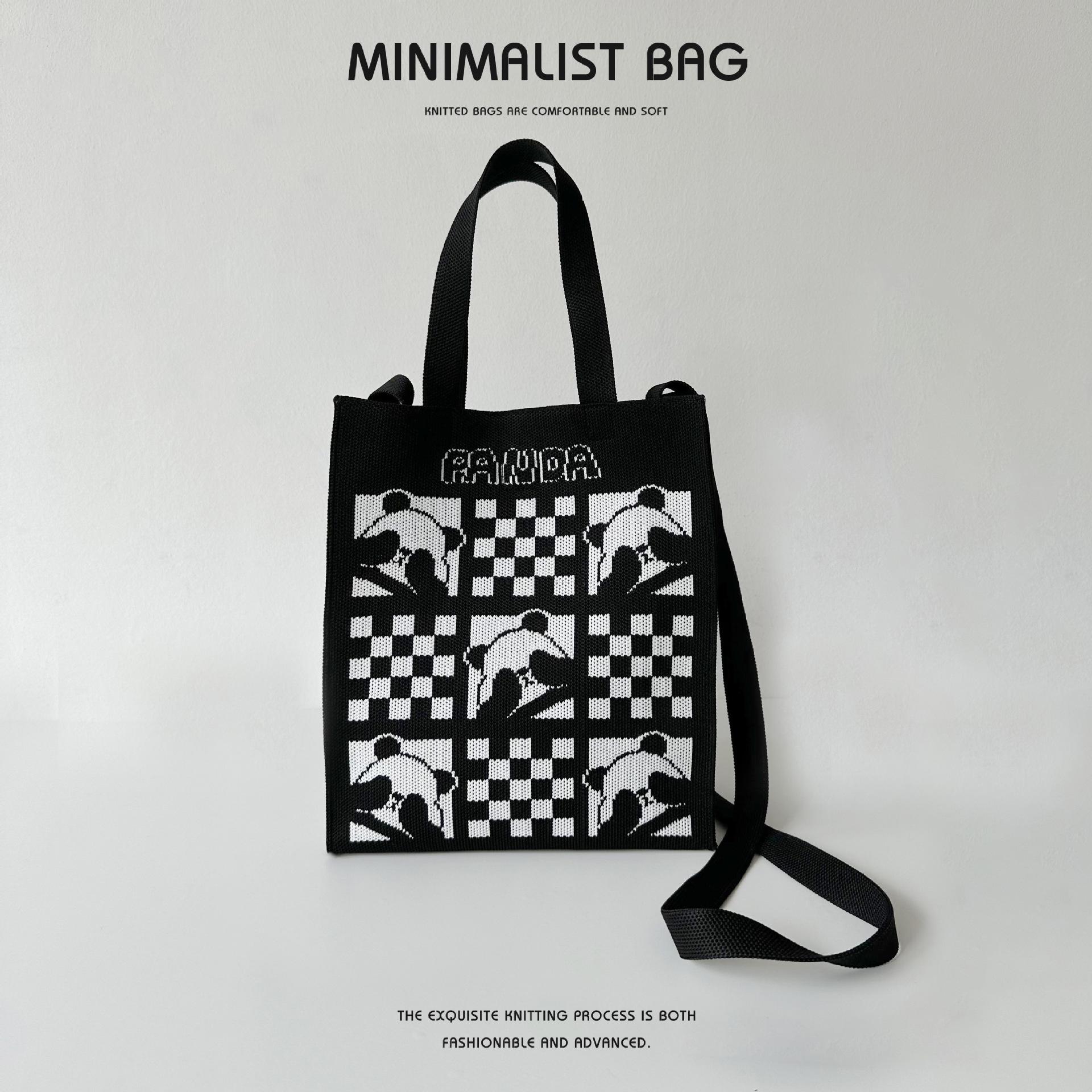 

Черно-белая клетчатая вязаная сумка-тоут с пандой - Универсальная, большой вместимости, портативная наплечная сумка для женщин.