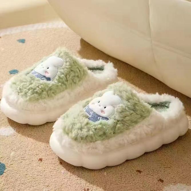 Lengvos moteriškos namų šlepetės minkštu dugnu, patvariu mielu triušio raštu, pūkuotos namų šlepetės