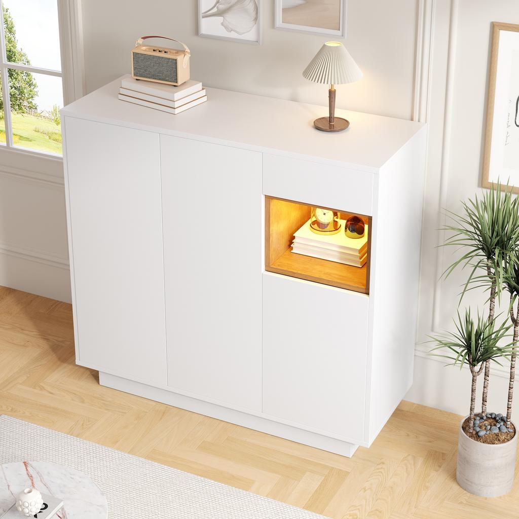 This shoe cabinet with one drawer in white and natural wood is perfect for a modern entryway. It offers space for 14–18 pairs of shoes.