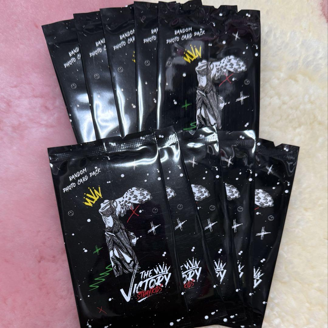 

[Б/У] Stray Kids VICTORY Случайная фотокарточка