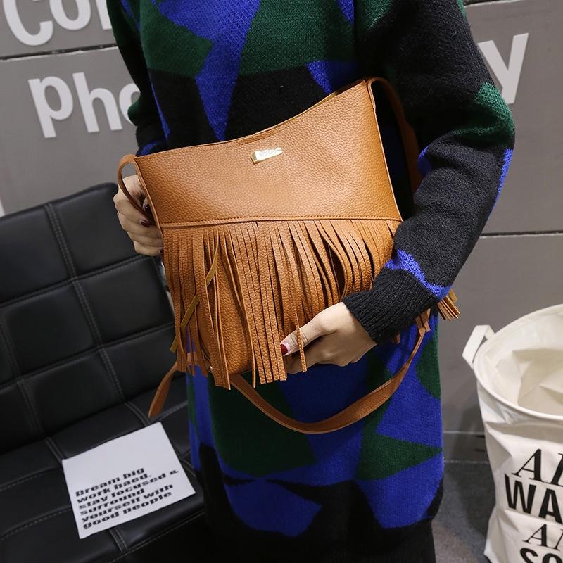 Timeless Leather Shoulder Messenger Bag Set For Women With Classic Appeal