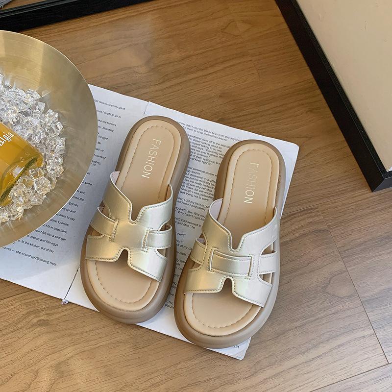 Thick-soled one-word slippers for women's summer wear, new with skirts, casual seaside beach cool slippers