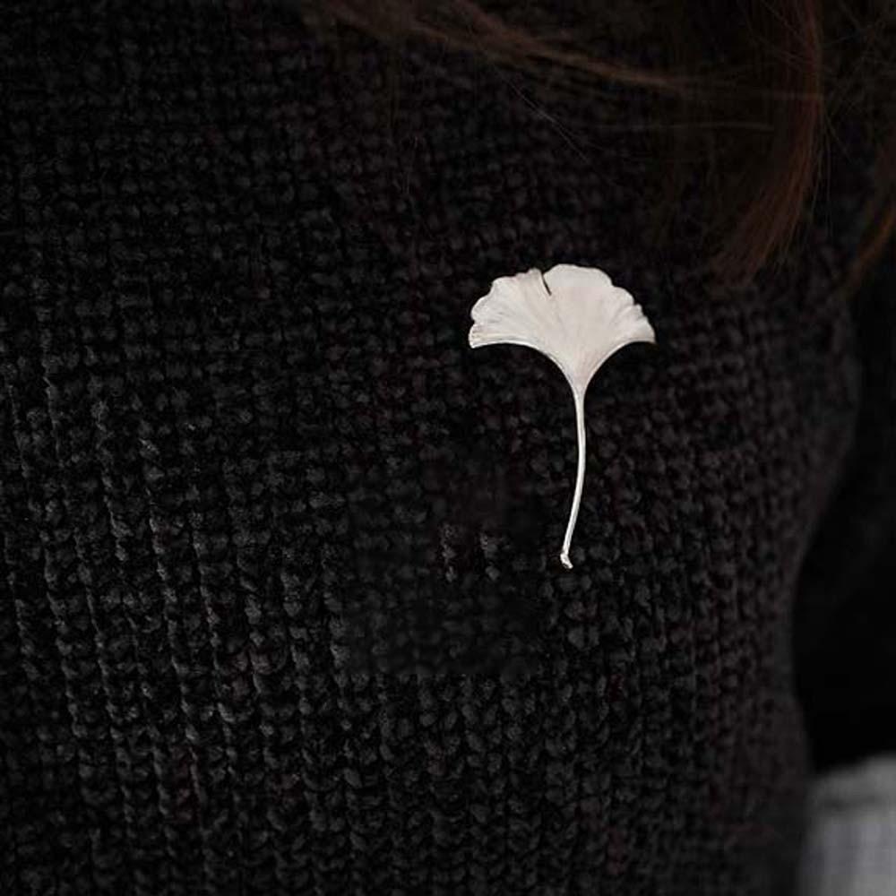 Elegant Long Leaf Pin Vintage Metal Glossy Corsage Ornament Western-style Clothes