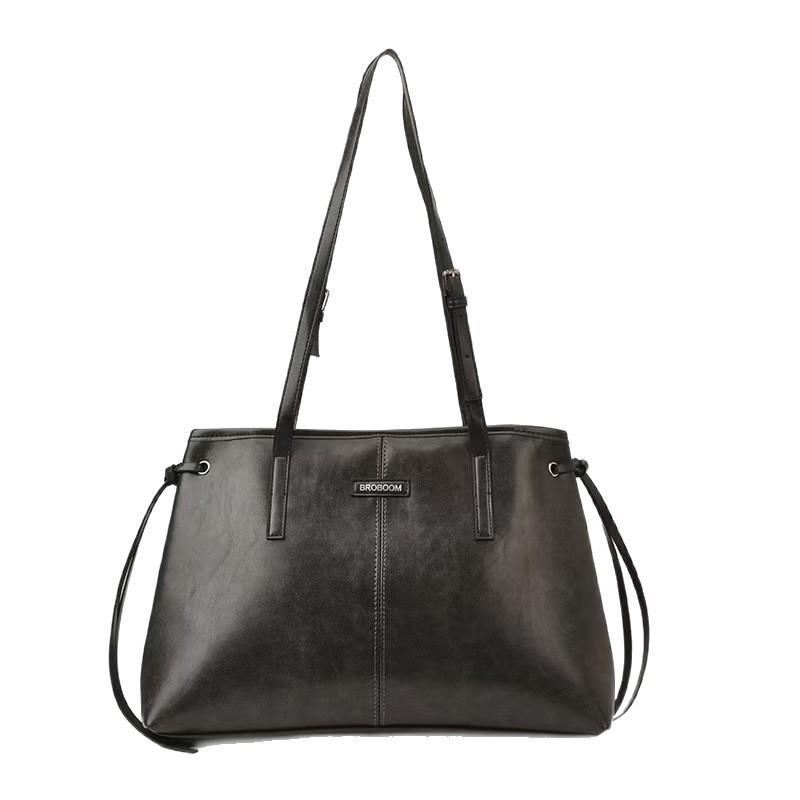 Women's Large-Capacity Retro Tote Bag - Versatile, Casual, Single Shoulder, Underarm Design for Autumn & Winter 2025 Work Commute.
