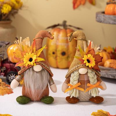 Statuetta Gnomo in Piedi del Ringraziamento con Foglie d'Acero e Berretto Girasole