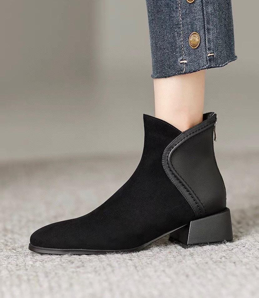 

Square head Chelsea short boots 2025 autumn and winter new British temperament simple sheepskin low heel flat women s boots fashion boots 41