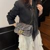 Borsa a tracolla in denim effetto invecchiato stile Hg Kg Retro per donna Nuova moda Estate 2026 Borsa a tracolla versatile da pendolare Borsa per telefono con catena Quotidiano Lavoro a