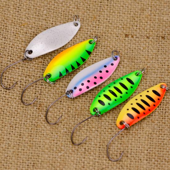 Eisen 2,5 g Fischförmiger Kunstköder mit scharfem Haken Bionischer Hardbait für Meeresangeln