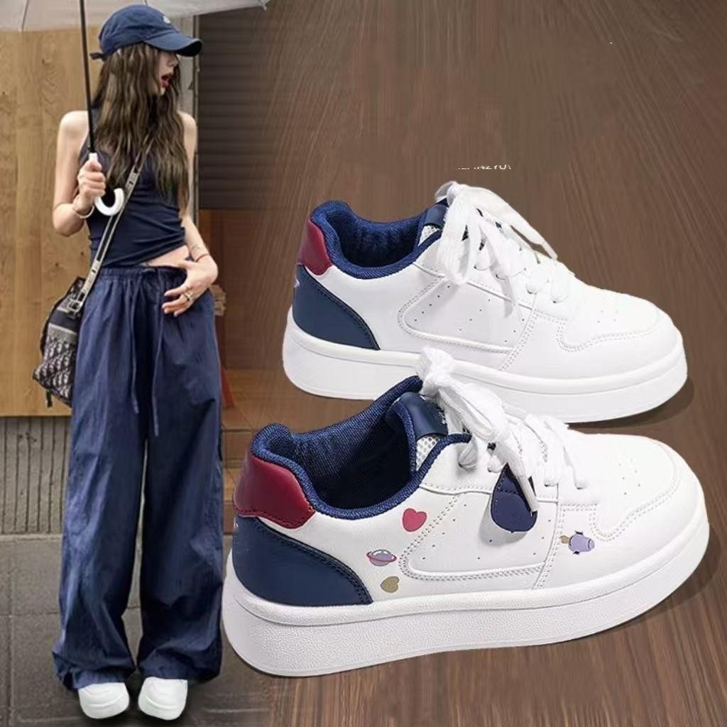 

Fashionable and comfortable white sneakers for women, new casual and versatile thick-soled Instagram niche Korean style sneakers 35 синий