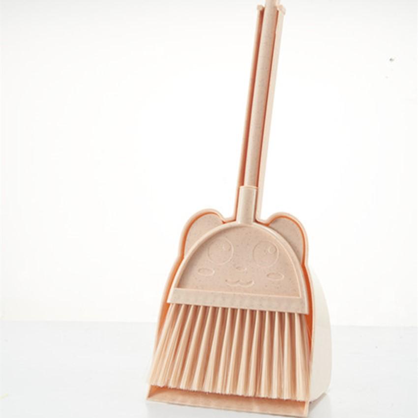 Kids' Pretend Play Cleaning Set: Broom, Mop, and Dustpan with Little Pig Design