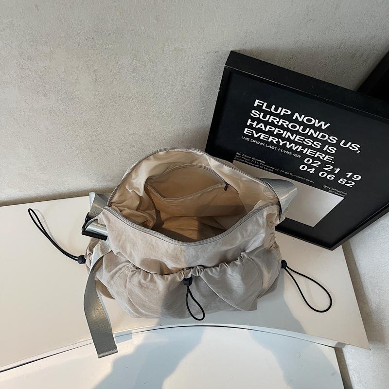 New large-capacity college students in class shoulder bag casual lazy style girls messenger bag daily commuter bag women