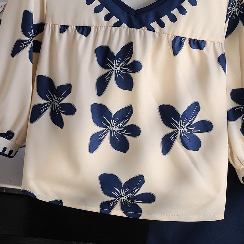 Girls' Fashionable Blue Set: Spring/Summer Children's Elegant V-Neck Top and Wide-Leg Pants Two-Piece Set