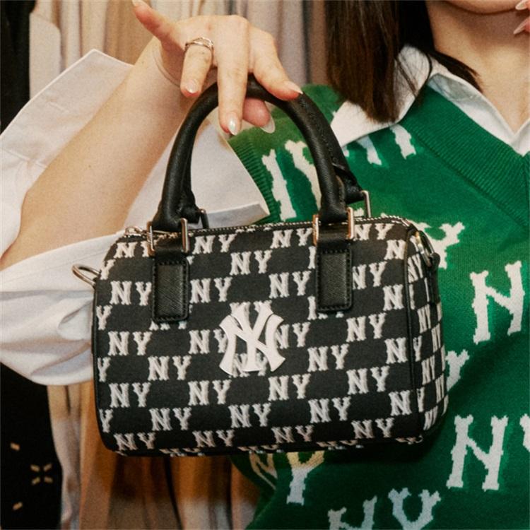 New MLB New York Yankees Polyester With Artificial Leather Crossbody One Shoulder Handbag Women's Panda Black White 3ABWS013N-50BKS