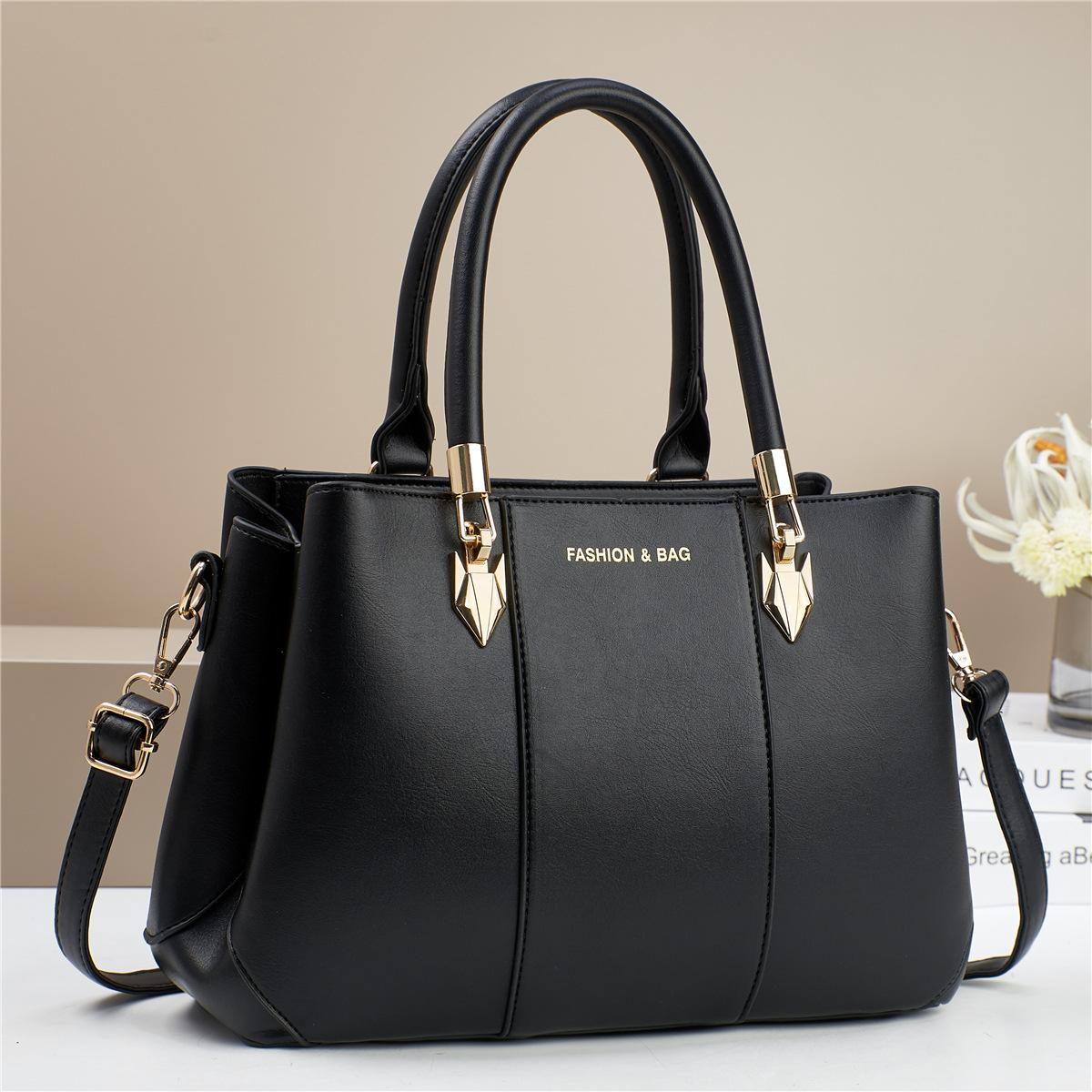 

Жіночі сумки — це модні та універсальні, повсякденні, прості та модні, елітні сумки на плече великої місткості. Length 30 Width 12.5 Height 22cm чорний