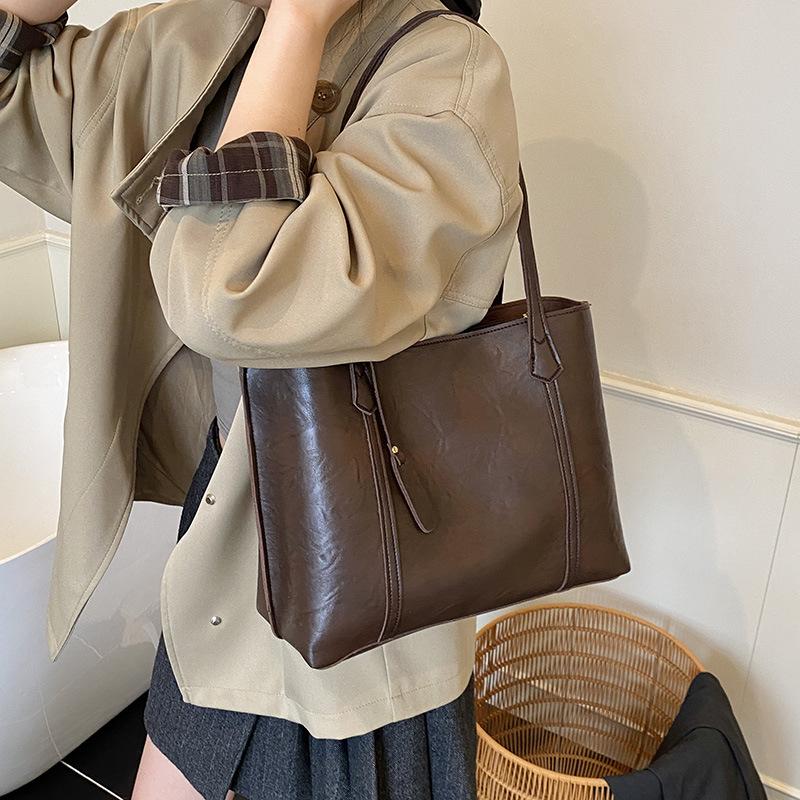 Retro commuter tote bag women's 2025 new fashion casual portable shoulder bag niche large-capacity underarm bag