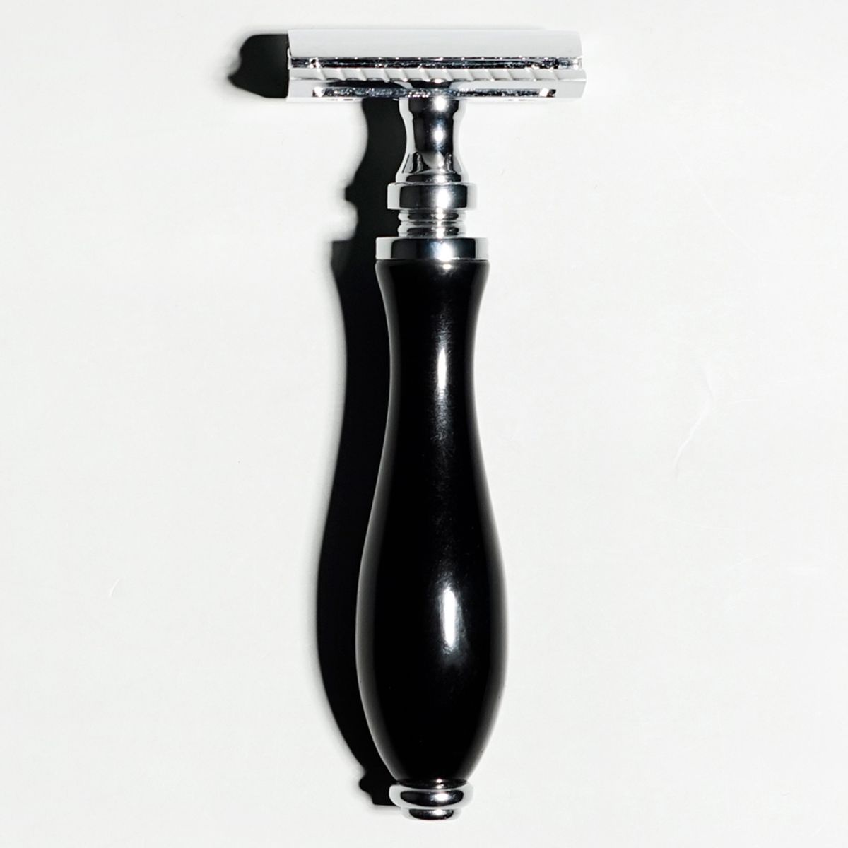 Resin Black Classic Razor 111B Razor