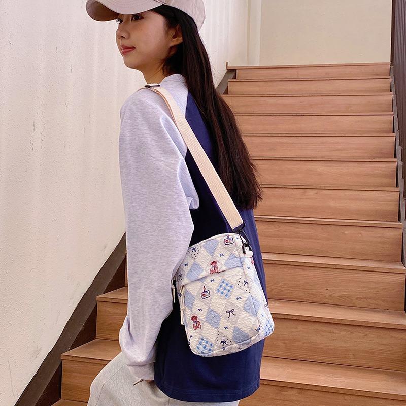 Casual bag new fashionable large capacity popular solid color shoulder bag commuter small square bag messenger bag