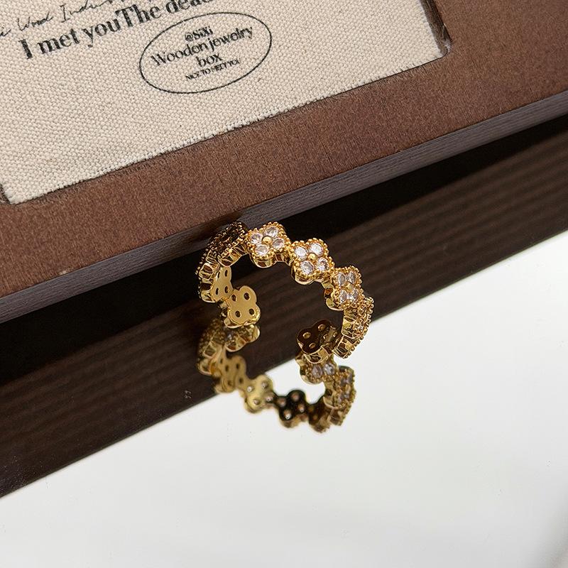 Retro Light Luxury Goldkette Hohl Vierblättriges Kleeblatt Diamantbesetzt Zirkon Kupfer Münze Gürtelschnalle Öffnungsring Nische Stapelring