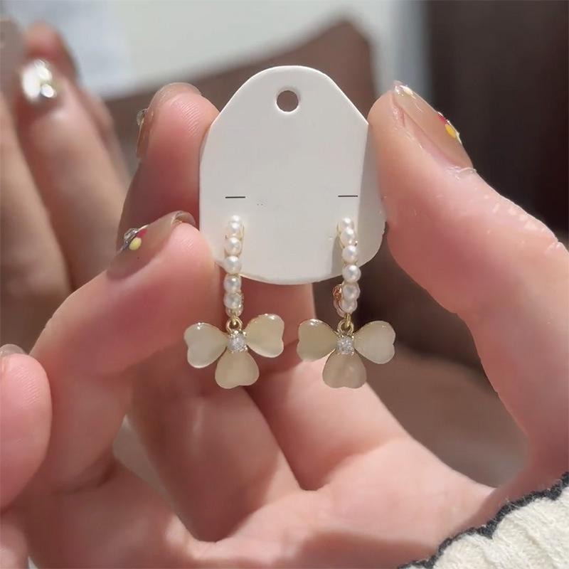 

Жемчужные опаловые серьги-цветы нишевые серьги с легким роскошным темпераментом модные универсальные нишевые изысканные серьги женские