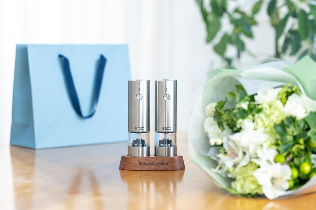 Russell Hobbs Electric Salt & Pepper Mill, Rechargeable, for Rock Salt, Pepper, and Spices, Adjustable Coarseness, Mini, Set of 2, Silver, 7942JP