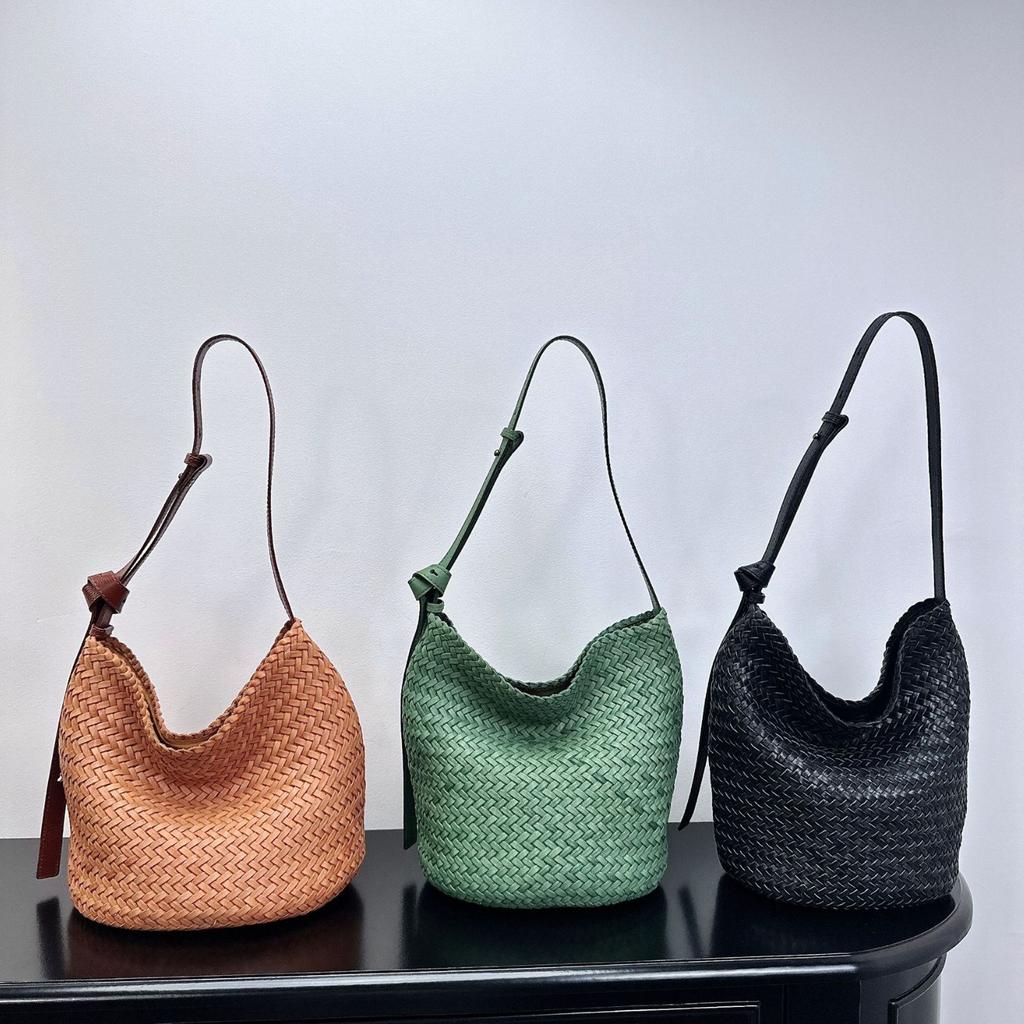 First layer vegetable tanned cowhide hand-woven bucket bag, high-end niche design, genuine leather single shoulder crossbody commuter bag for women