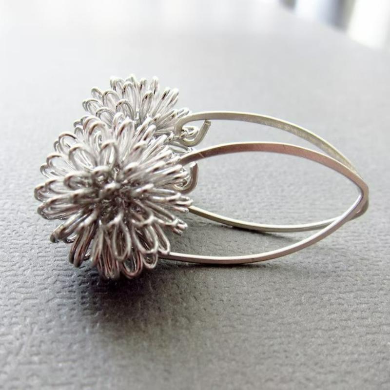 Σκουλαρίκια Σκουλαρίκια Ντάλια Ασημένια Μοντέρνος Σχεδιασμός Ασημένια Σκουλαρίκια με Σφαιρίδιο από Σύρμα - Παρόμοια με Σκουλαρίκια Πικραλίδα Μοναδικά Σκουλαρίκια