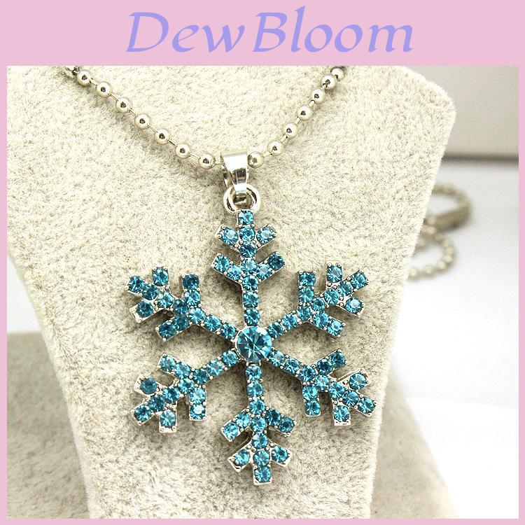 Frozen Water Crystal Pendant Necklace With Sparkling Snowflake Design For Women