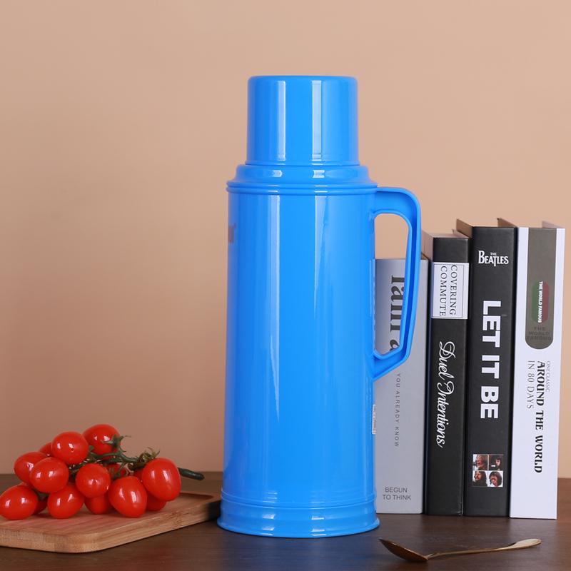 Compact 2L Classic Hot Water Bottle – Insulated Thermos with Plastic Shell for Dorm Use, 5 lbs