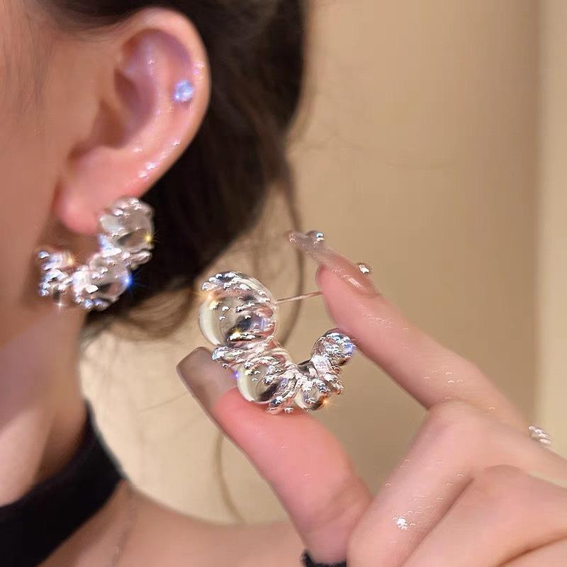 French Small Fragrant Style Pearl Stud Earrings Women's Light Luxury High-end Sense Retro Temperament Earrings Ear Jewelry