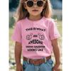 Mädchen T-Shirt mit Rundhalsausschnitt, kurzärmelig: "So sieht eine tolle Enkelin aus"
