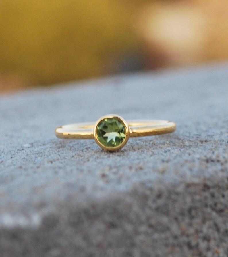 Peridot Runder Edelsteinring, 925er Silberring, Geschenk für Sie, Stapelring, handgefertigter Ring, Silberring, Geburtstagsgeschenk