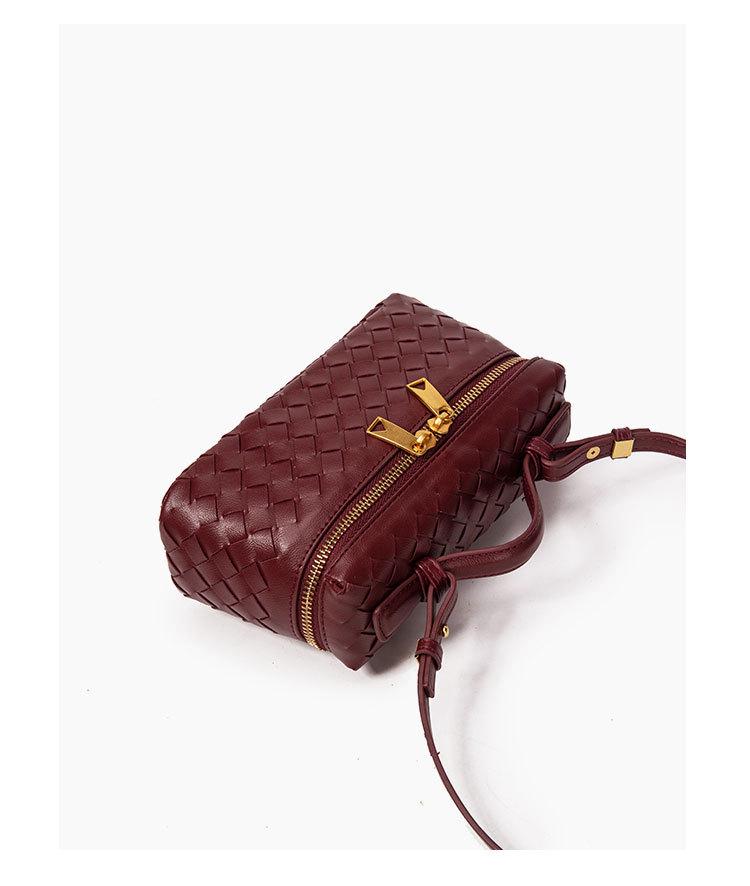 Handmade Woven Crossbody Tote - Stylish Single Shoulder Bag with Niche Design, Perfect for Practical Use.