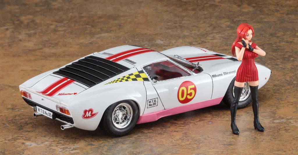 Plastikový model Hasegawa Wild Egg Girls Lamborghini Miura P400 SV Shiranagi Mikumo SP544 č. 05 s figurkou v měřítku 1:24.