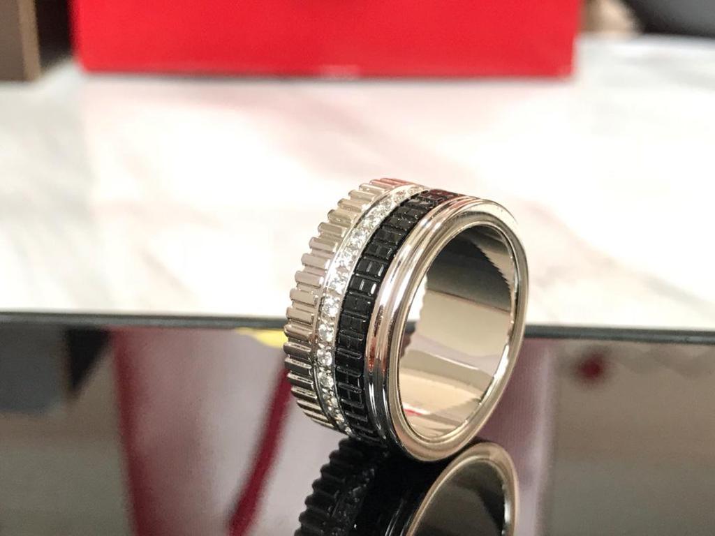 Pierścionek z zębatką w kształcie kostki lodu z diamentami inspirowany szczęściem V Gold dla par - uniseks i stylowy