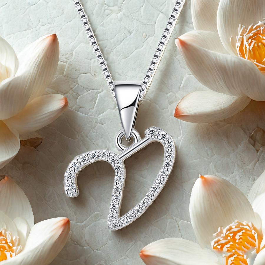 Bezauberndes Alphabet Elegantes Anhänger Anfangsbuchstabe V Schlichte Exquisite Liebesherz Halskette Mode DIY