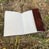 Sieben Stein Chakra Lederjournal: Geprägtes handgefertigtes Grimoire