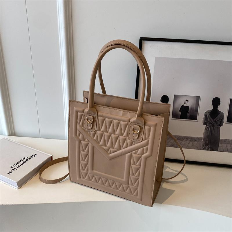 Einzug frisch und süß Mode einfarbig lässig 2025 Winterdesign lässige Schulter tragbar kleine quadratische Damenhandtasche