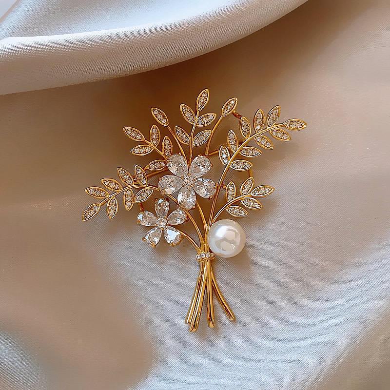 Chic Butterfly Brooch for Women - High-End Fashion Corsage