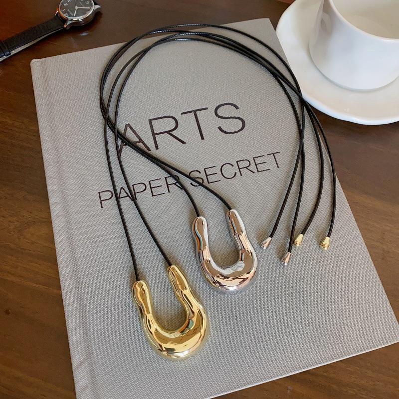 Popular U-Shape Horseshoe Pendant Necklace for Women Punk Adjustable Black Leather Rope Necklace Party Gifts Fine Accessories