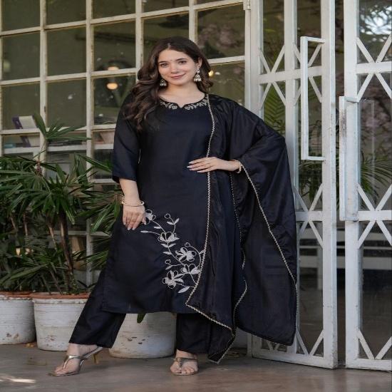 Elegant Embroidered Silk Kurti Pant Set with Scalloped Lace Dupatta