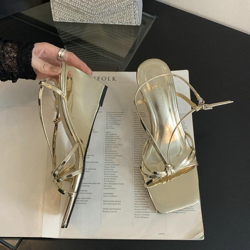 Moda SUOJIALUN 2025 Lato Nowa Marka Kobiety Sandały Moda Wąski Pasek Damskie Eleganckie Buty Gladiator Wysoki Koturn Sukienka Czółenka Slid