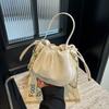 2025 New Fashion Versatile Handbag Women's Spring and Summer Niche Simple Bucket Bag High-end Commuter Messenger Bag
