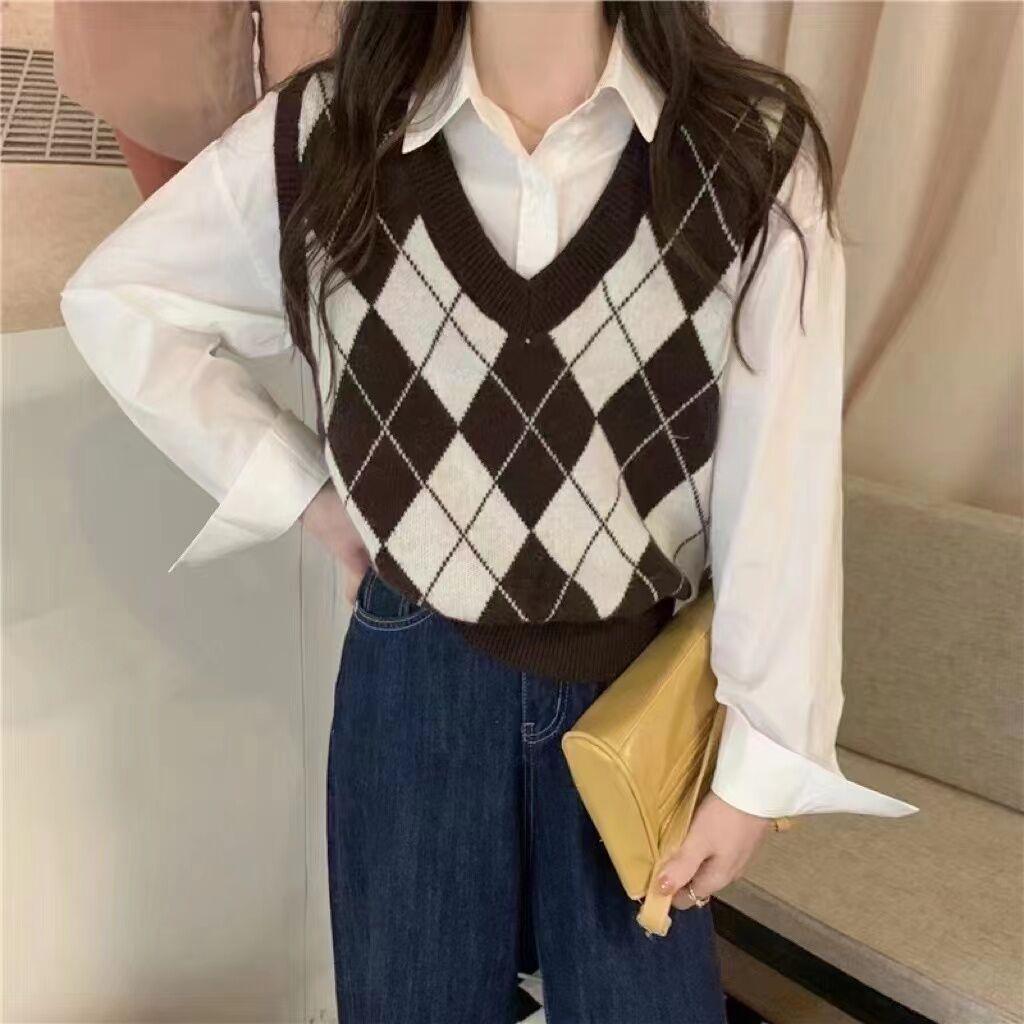 Dámský vrstvený svetr s kosočtvercovým úpletem na jaro a podzim 2024