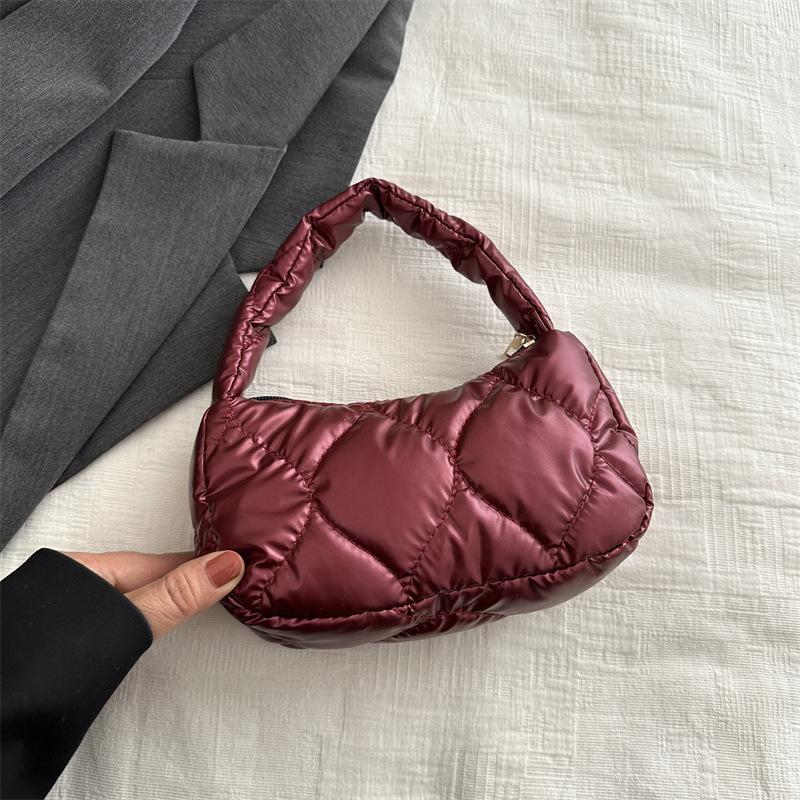 

Зимние женские сумки-тоут и сумки-тоуты. Вместительные сумки с хлопковой подкладкой и верхней ручкой. Стеганая сумка-хобо с ромбовидным узором. 19.5x10.5x5.5cm золотой