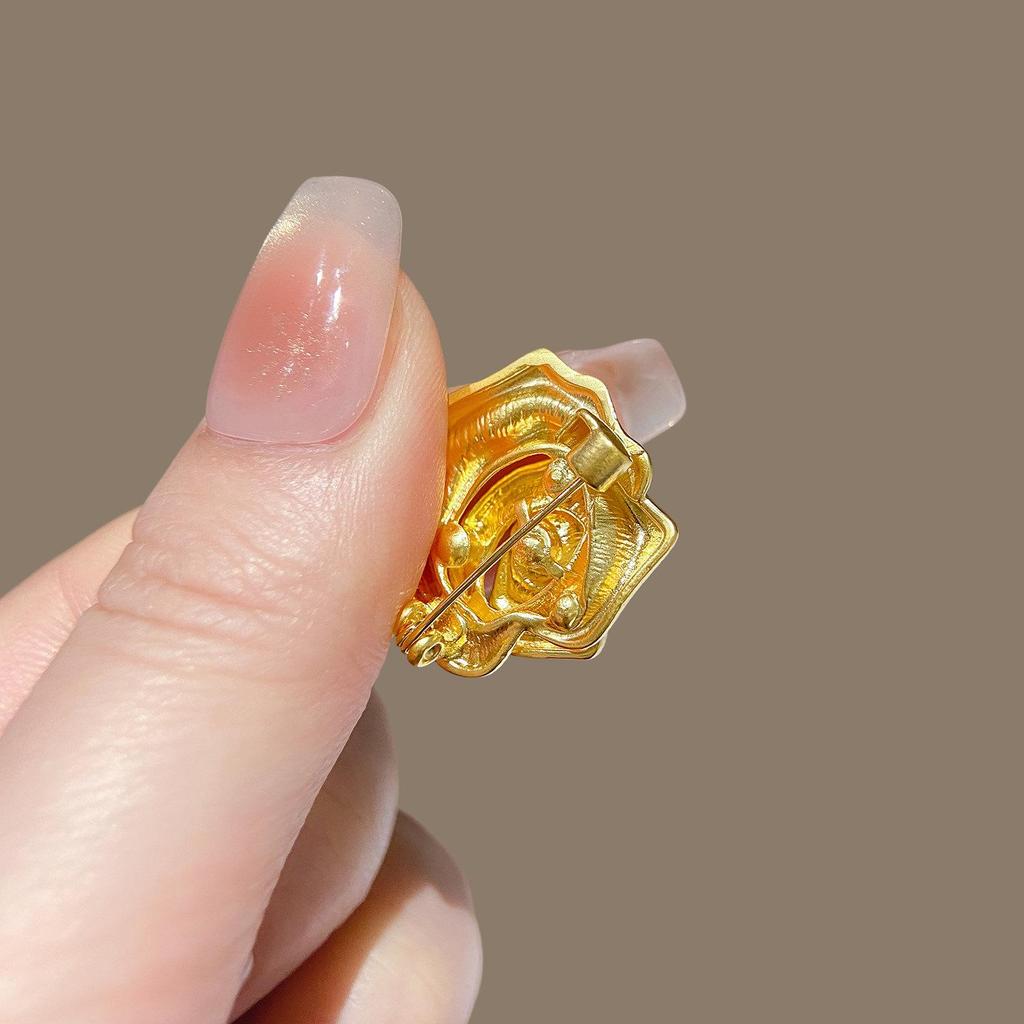 Gold Rose Brooch - Retro Court Style, Summer Light Luxury Pin for Clothes, Elegant Women's Accessory