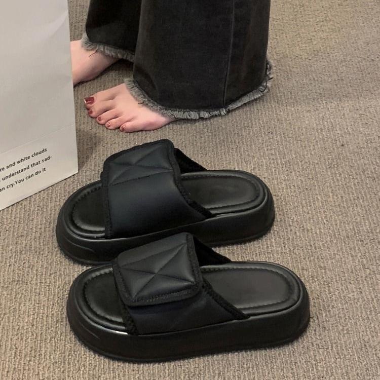Thick-soled outer slippers women's summer Velcro high-end feeling stepping on shit muffin small non-slip beach cool slippers women