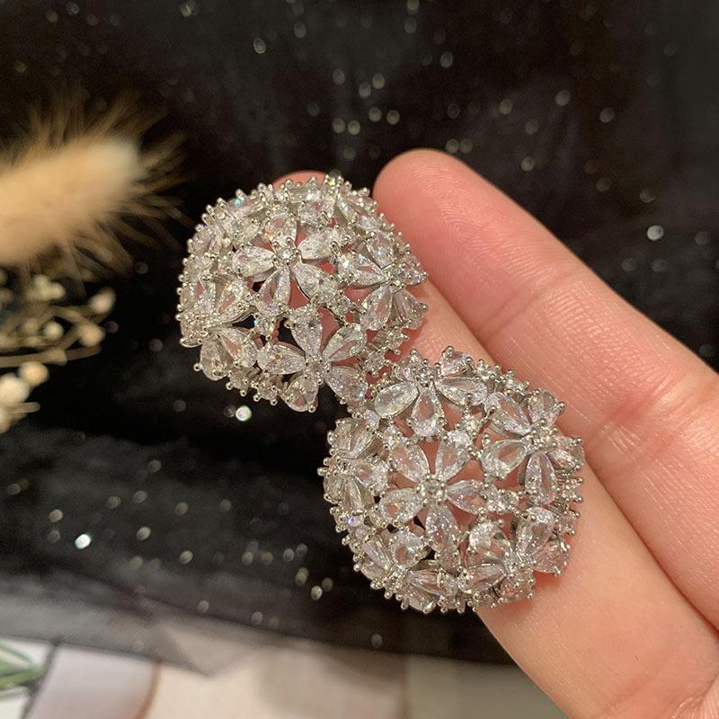 Three-dimensional Dandelion Earrings Sweet Temperament Elegant Small Lady Hollow Button Flower Earrings